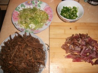 腊肉干豆角的做法步骤：2