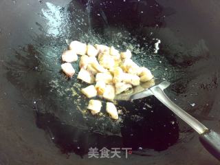 百合彩椒炒鱼丁的做法步骤：3