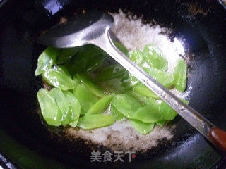 莴笋炒红肠的做法步骤：5