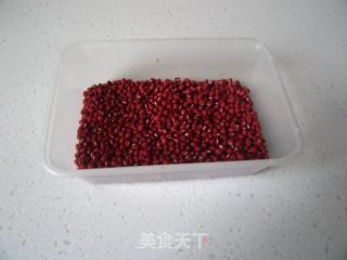 女人最需要的一份补血养颜汤--【红豆红枣仔排汤】的做法步骤：2