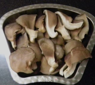 软炸平菇的做法步骤：2