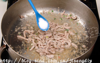 用豆腐皮卷出五彩缤纷的健康美食的做法步骤：4