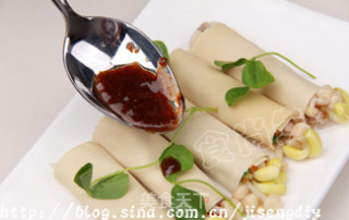 用豆腐皮卷出五彩缤纷的健康美食的做法步骤：12