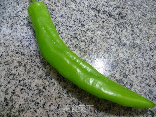 青椒油豆腐炒里脊肉的做法步骤：1