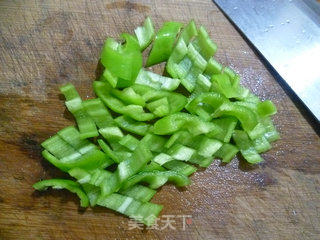 青椒油豆腐炒里脊肉的做法步骤：4
