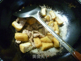 青椒油豆腐炒里脊肉的做法步骤：8