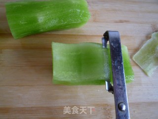 莴笋拌木耳的做法步骤：2