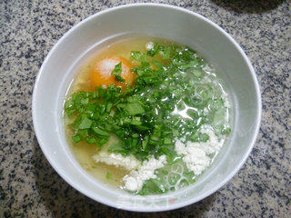 菜叶鸡蛋饼的做法步骤：5