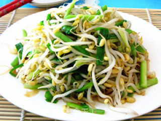 清淡的减肥小菜——韭菜炒豆芽的做法步骤：9