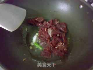 榨菜甜椒牛肉粒的做法步骤：4