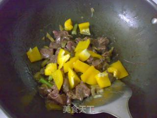 榨菜甜椒牛肉粒的做法步骤：7