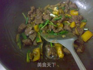 榨菜甜椒牛肉粒的做法步骤：10