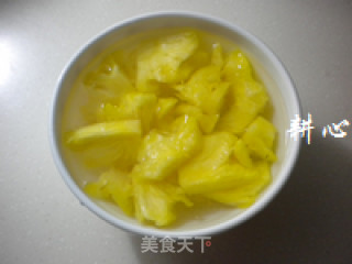 菠萝炒虾的做法步骤：2