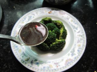 汁浇西兰花的做法步骤：4
