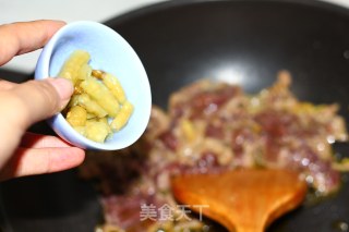 芹菜炒猪肝的做法步骤：4