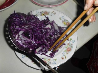 让春天也凉爽——凉拌紫甘蓝的做法步骤：4