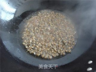 阳澄湖大闸蟹爱吃的螺蛳肉炒韭菜的做法步骤：3
