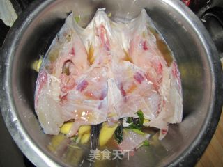 湖南做法剁椒鱼头的做法步骤：5