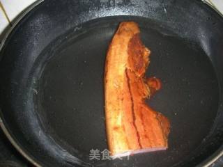 青蒜炒腊肉的做法步骤：1