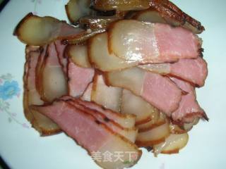 青蒜炒腊肉的做法步骤：3