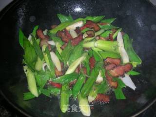 青蒜炒腊肉的做法步骤：7