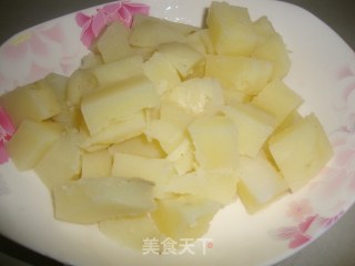 薯仔牛肉+蒜蓉腐乳炒通菜的做法步骤：2