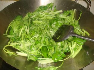 薯仔牛肉+蒜蓉腐乳炒通菜的做法步骤：8