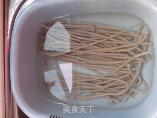 鸡肉线粉的做法步骤：1