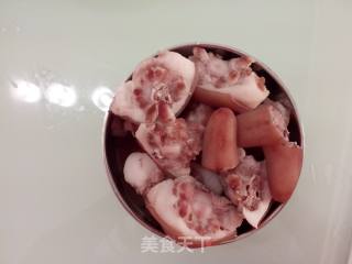 白芸豆炖猪尾巴的做法步骤：1