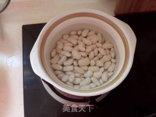 白芸豆炖猪尾巴的做法步骤：2