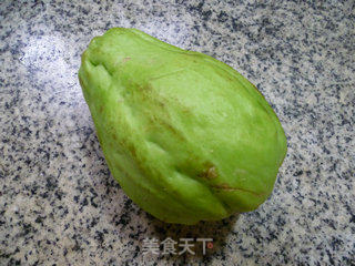 香菇炒佛手瓜的做法步骤：1