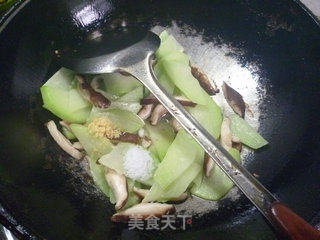 香菇炒佛手瓜的做法步骤：9