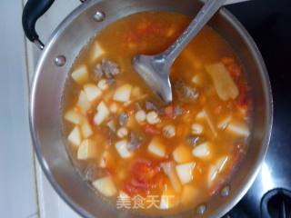 土豆西红柿莲子炖牛肉的做法步骤：6