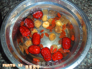 无花果红枣苹果猪骨汤的做法步骤：3