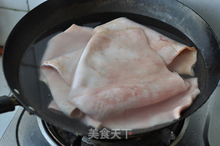 油炸猪皮的做法步骤：1