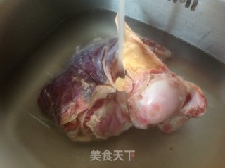 牛肉汤的做法步骤：1