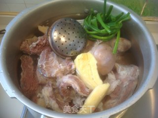 牛肉汤的做法步骤：5