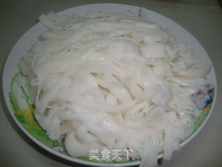 干炒豆芽河粉的做法步骤：2
