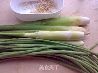 茭白豆角炒银鱼的做法步骤：1
