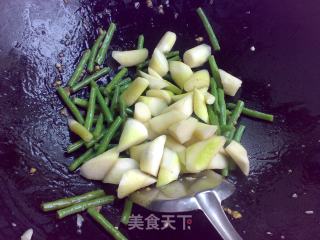 茭白豆角炒银鱼的做法步骤：10