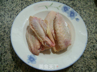 豆腐干烧中翅的做法步骤：1
