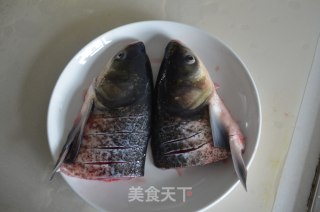 剁椒鱼头的做法步骤：1