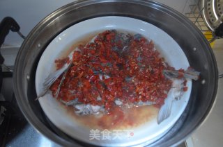剁椒鱼头的做法步骤：3