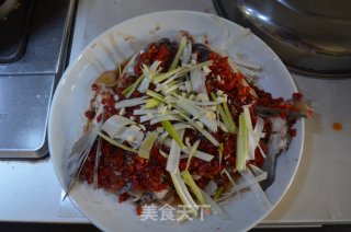 剁椒鱼头的做法步骤：4