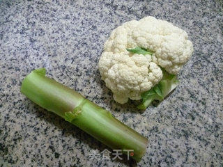 莴笋炒花菜的做法步骤：1