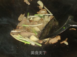 姜葱炒猪俐的做法步骤：5