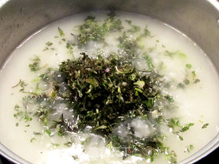 鲜香美味的荠菜粥的做法步骤：3