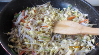 肉丝炒黄豆芽的做法步骤：12