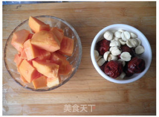 红枣桂圆木瓜汤的做法步骤：1