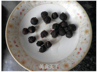 红枣桂圆木瓜汤的做法步骤：2